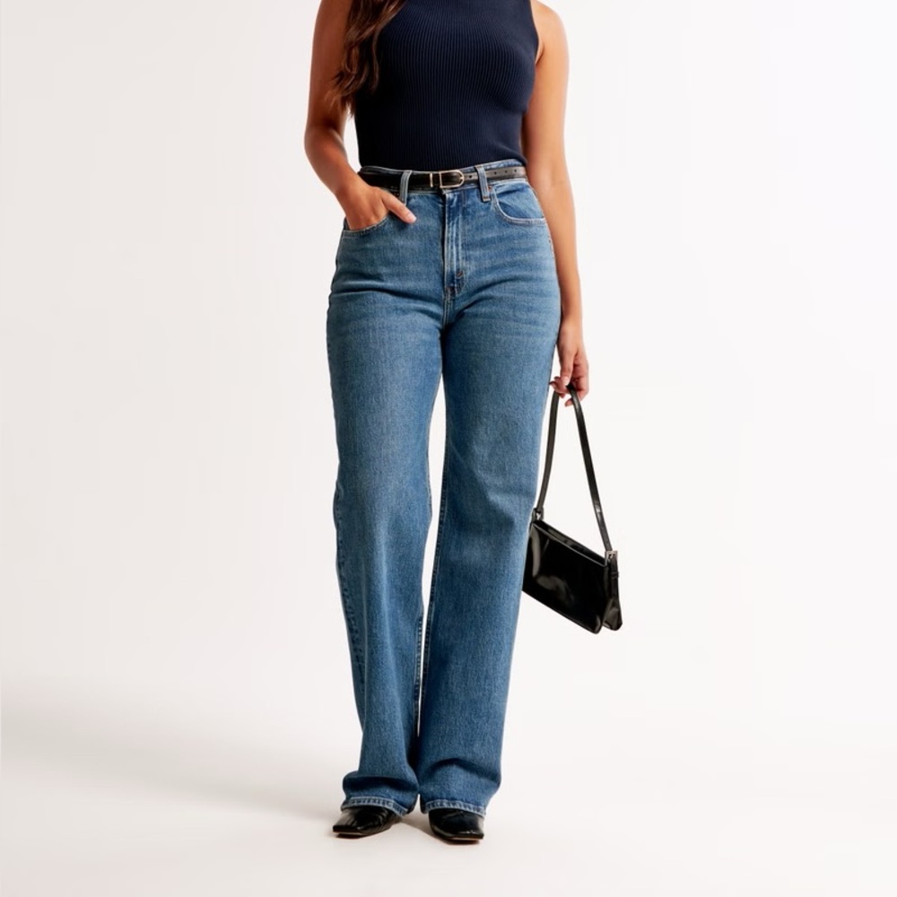 Abercrombie & Fitch Curve Love High Rise 90s Relaxed Jean